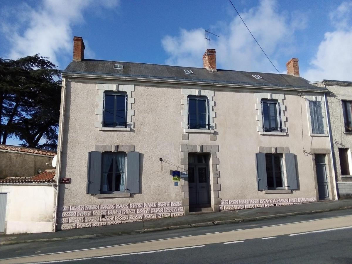 Les Cedres Bed & Breakfast Montaigu-Vendee Exterior photo